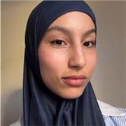 Apto para el nivel de bachiller. Analizar y traducción de textos, declinaciones y latinismos.